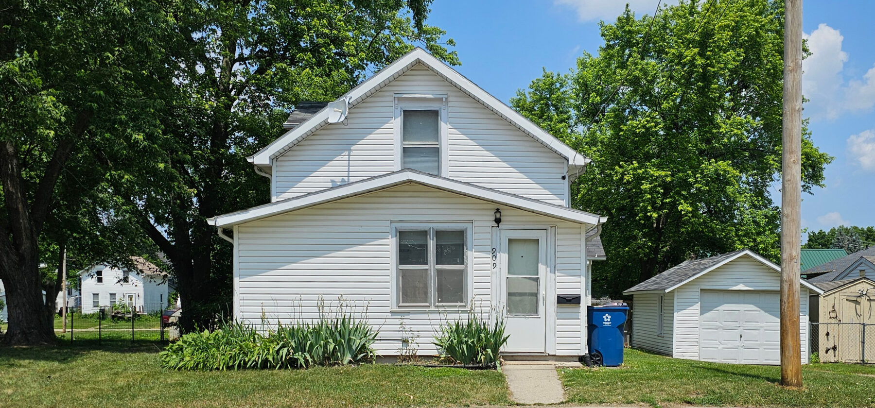 Front of Home - 509 W 6th St Dixon IL 61021
